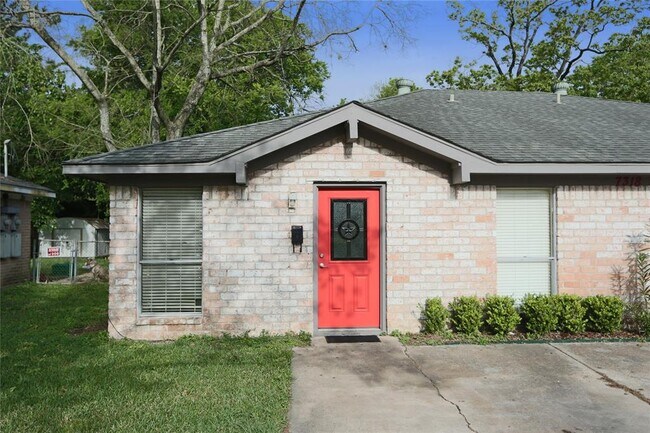 7318 Dearborn St-Unit -A in Houston, TX - Building Photo - Building Photo
