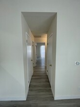 11459 Collins St in Los Angeles, CA - Foto de edificio - Building Photo