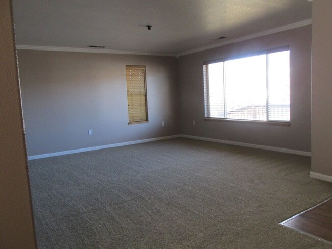 585 N Mesa St in Susanville, CA - Building Photo - Building Photo