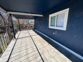 811 S General McMullen Dr in San Antonio, TX - Building Photo