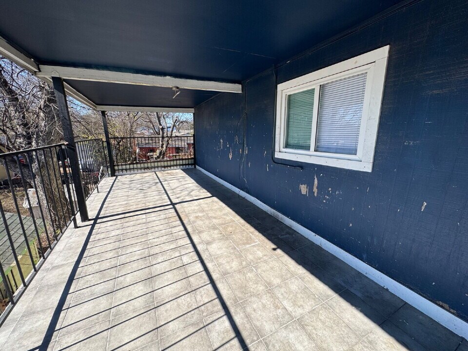 811 S General McMullen Dr in San Antonio, TX - Building Photo