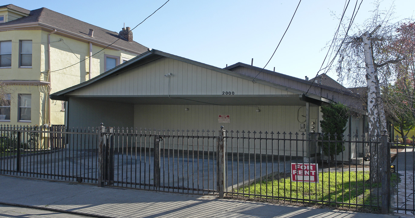 2000 Filbert St in Oakland, CA - Foto de edificio