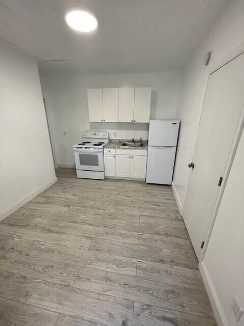 3890 Lakewood Rd in Palm Springs, FL - Building Photo - Building Photo