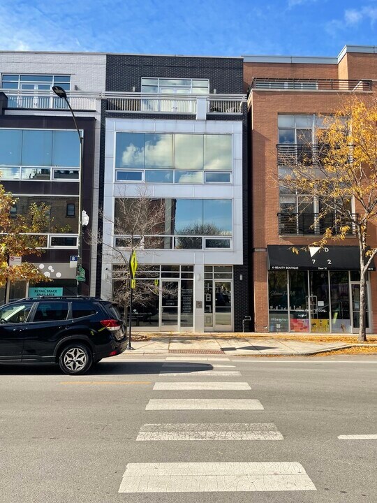 1870 N Damen Ave in Chicago, IL - Building Photo