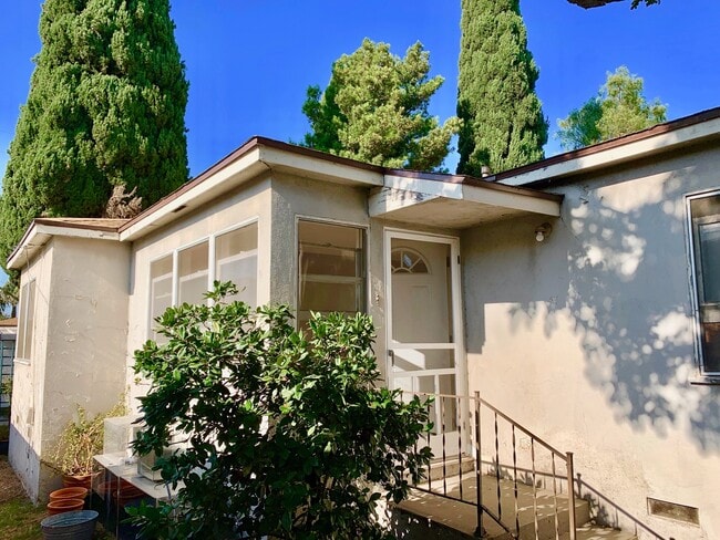property at 2413-2415 W Carson St