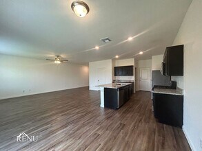 5046 Firefly Hls in Saint Hedwig, TX - Foto de edificio - Building Photo