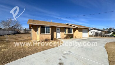 7960 Cottonwood Ave in Hesperia, CA - Building Photo - Building Photo