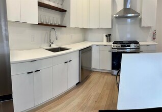 206 Fulton Ave, Unit 1 in Jersey City, NJ - Building Photo - Building Photo