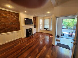 566 E 5th St, Unit 1 in Boston, MA - Building Photo