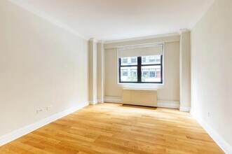 45 Park Ave in New York, NY - Building Photo - Building Photo