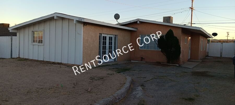 1024 Elizabeth St in Barstow, CA - Building Photo