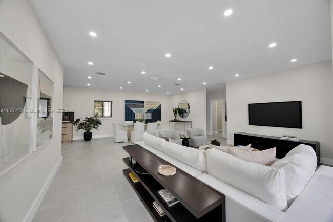 305 Fluvia Ave in Coral Gables, FL - Building Photo - Building Photo