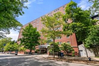 1600 Beacon St, Unit 206 in Brookline, MA - Building Photo - Building Photo