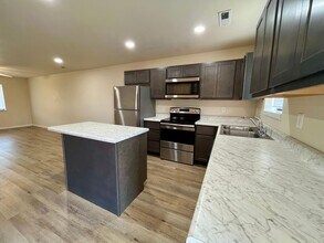 207 W Eldon St in Cuba, MO - Building Photo - Building Photo