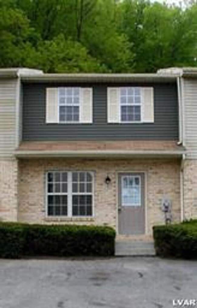property at 2918 Rhonda Ln