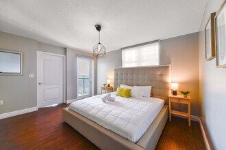 1 SE 12th St in Miami, FL - Building Photo - Building Photo