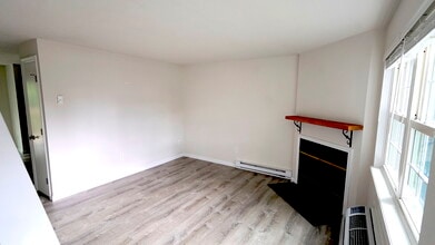 64 Crystal Ln, Unit A in Storrs Mansfield, CT - Building Photo - Building Photo