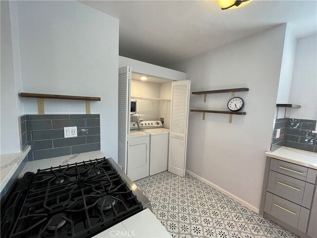 4447 E 14th St in Long Beach, CA - Foto de edificio - Building Photo