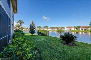 300 Robin Hood Cir in Naples, FL - Building Photo