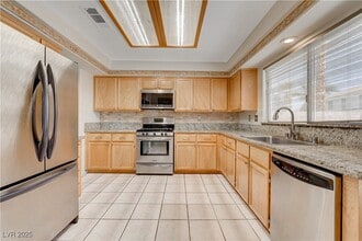 8621 Sierra Cima Ln in Las Vegas, NV - Building Photo - Building Photo