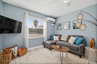 106 11th St in St. Augustine, FL - Building Photo