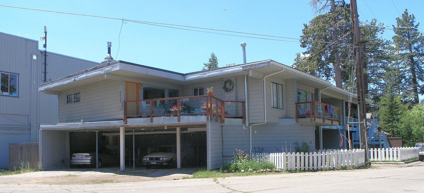 941 Balbijou in South Lake Tahoe, CA - Foto de edificio