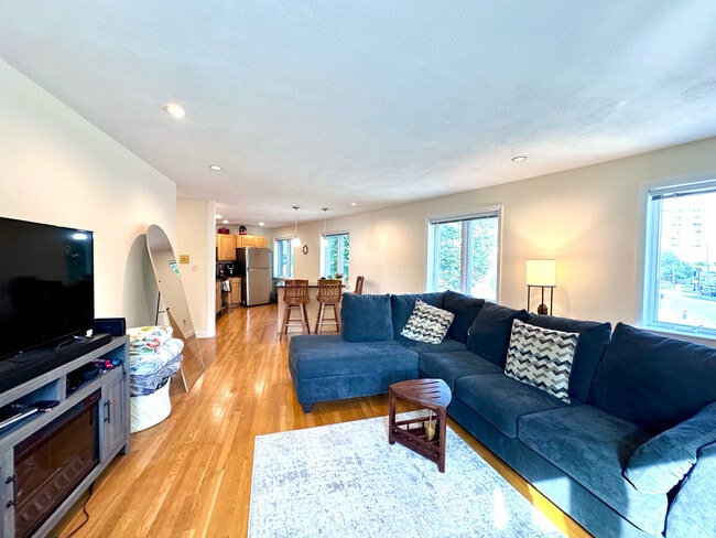 129 Charles St S, Unit 1