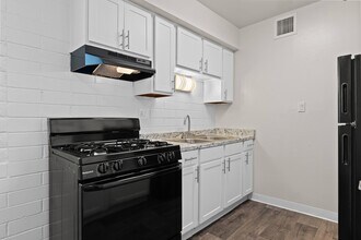 Zona Village in Tucson, AZ - Building Photo - Building Photo