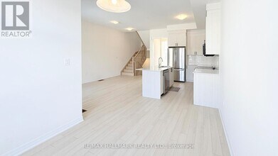 80 Lunay Dr. in Richmond Hill, ON - Building Photo - Building Photo