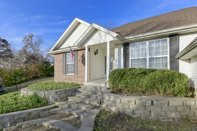 325 Tall Oaks Dr in Branson, MO - Building Photo - Building Photo