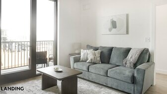 1007 S Mint St, Unit 814 in Charlotte, NC - Building Photo