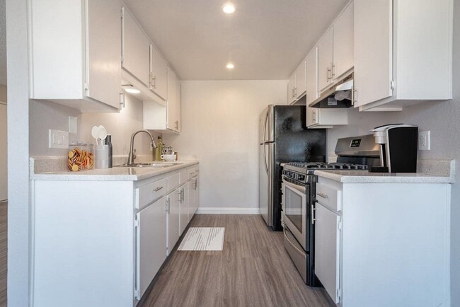 Ascot Park Apartments in San Bernardino, CA - Building Photo - Building Photo