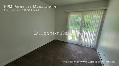 723 E Waterloo Rd in Akron, OH - Foto de edificio - Building Photo