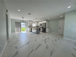 1127 Lovely Ln in North Fort Myers, FL - Foto de edificio - Building Photo