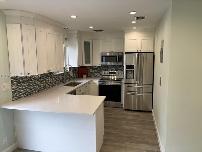 1426 Arthur St in Hollywood, FL - Foto de edificio - Building Photo