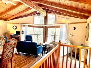 44 Troon Dr in Grantham, NH - Foto de edificio - Building Photo