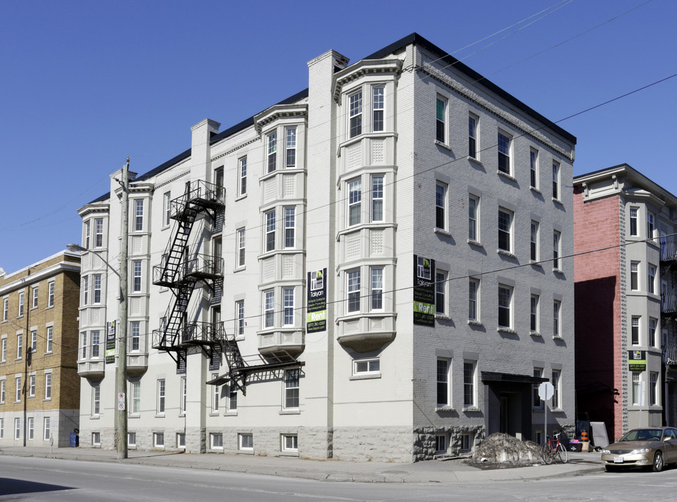 Daly Court Apartments in Ottawa, ON - Building Photo