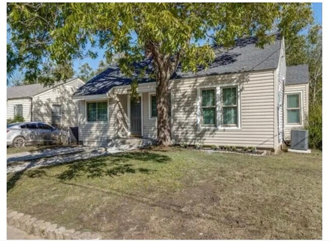 1406 Harlandale Ave in Dallas, TX - Building Photo - Building Photo