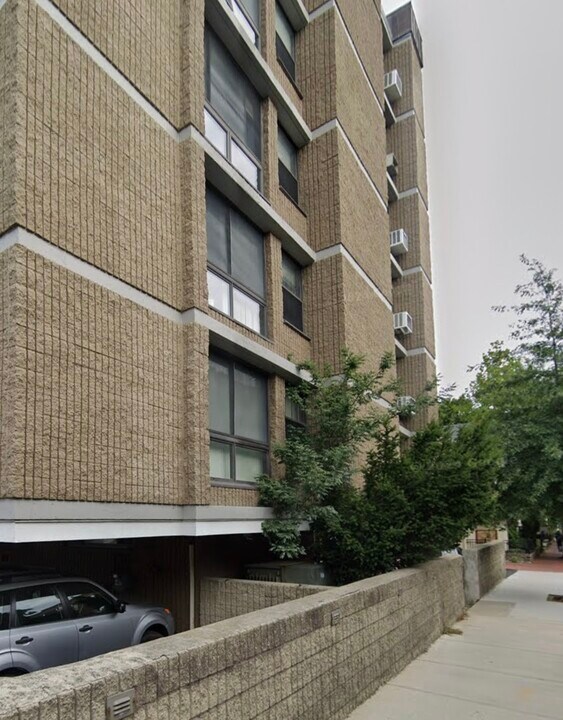 4 Trowbridge Pl, Unit 6A in Cambridge, MA - Building Photo