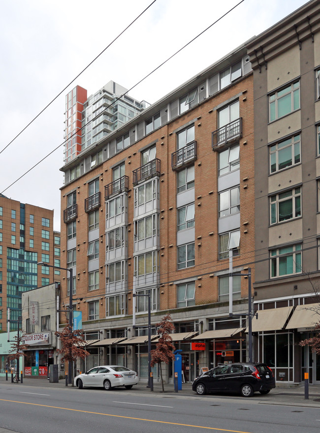 Candela Place in Vancouver, BC - Building Photo - Building Photo