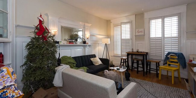 1244 Beacon St, Unit 3 in Brookline, MA - Building Photo - Building Photo