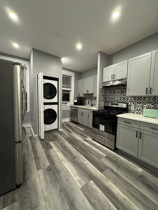 1172 Summit Ave in Jersey City, NJ - Building Photo