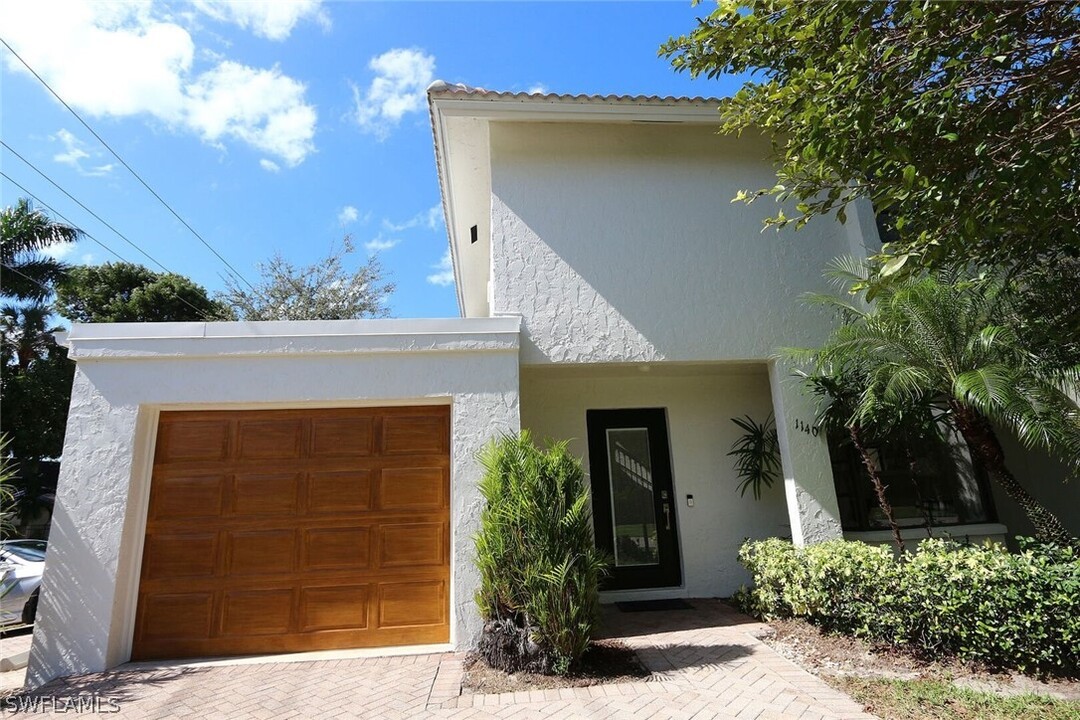 1140 5th St S in Naples, FL - Building Photo