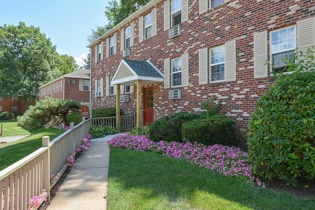 Knollwood Apartments in Phoenixville, PA - Building Photo - Building Photo