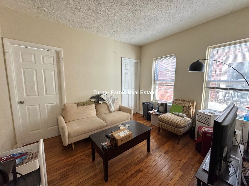 886 Huntington Ave, Unit 8 in Boston, MA - Foto de edificio