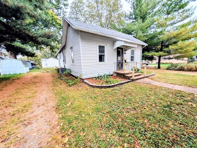 property at 810 S 12th St