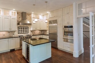 56 Kirkland St, Unit 6 in Cambridge, MA - Foto de edificio - Building Photo
