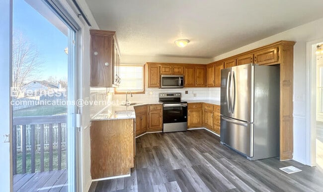 1403 Rolling Dr in Greenwood, MO - Building Photo - Building Photo