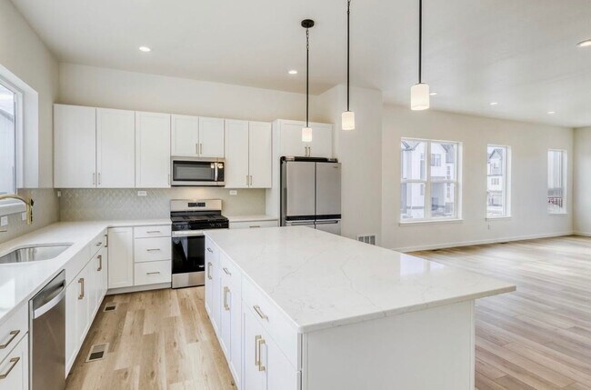 4022 Ascend Grv in Colorado Springs, CO - Foto de edificio - Building Photo