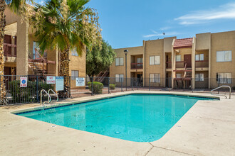 Casa Sol Apartments in Phoenix, AZ - Building Photo - Building Photo